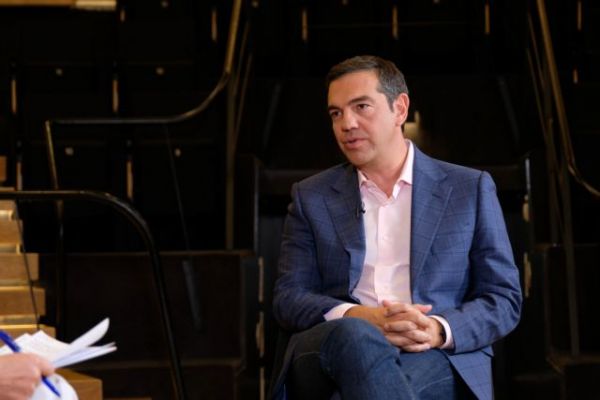 Τσίπρας: «Δεν θα αφήσουμε τον κ. Μητσοτάκη και την κυβέρνηση σε χλωρό κλαρί»