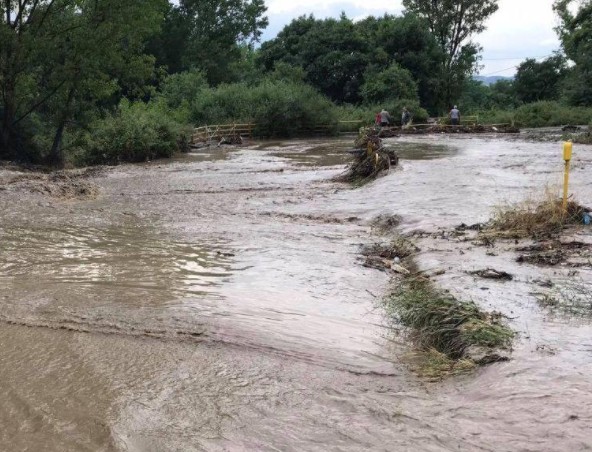 Θεσσαλονίκη: Έρευνες για αγνοούμενο – Το όχημά του παρασύρθηκε από τα ορμητικά νερά