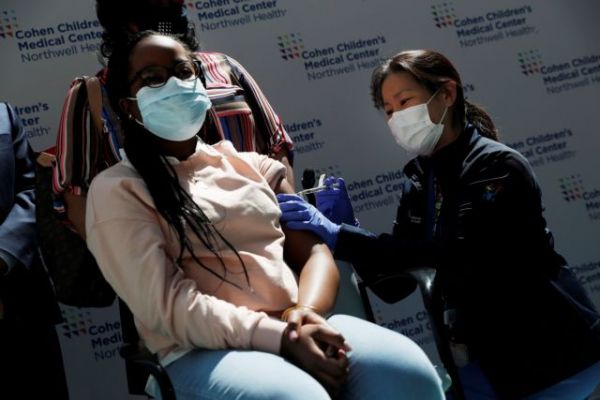 Κοροναϊός – ΗΠΑ: Αυξημένα ποσοστά νοσηλείας εφήβων – Έκκληση να εμβολιαστούν