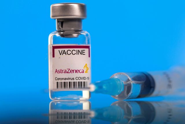 AstraZeneca: Πόσους διασωληνωμένους και θανάτους θα είχαμε, χωρίς το εμβόλιο - Τι δείχνουν τα μαθηματικά μοντέλα του Τζανάκη