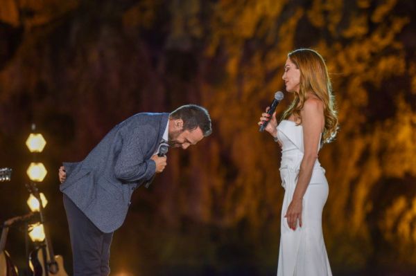 Δέσποινα Βανδή: «Μα όταν είμαι αγάπη μου μαζί σου στην αυλή του παραδείσου…»