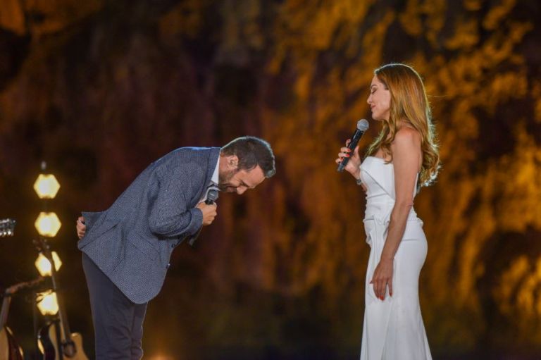 Δέσποινα Βανδή: «Μα όταν είμαι αγάπη μου μαζί σου στην αυλή του παραδείσου…»