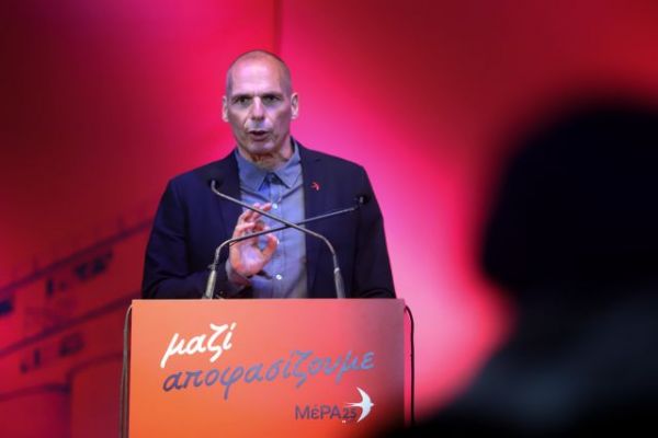 Βαρουφάκης για εμβόλιο και φάρμακα: Να μπει τέλος στο μονοπώλιο της πατέντας