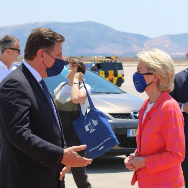 Στο αεροδρόμιο συνόδευσε την Λάιεν ο Βαρβιτσιώτης