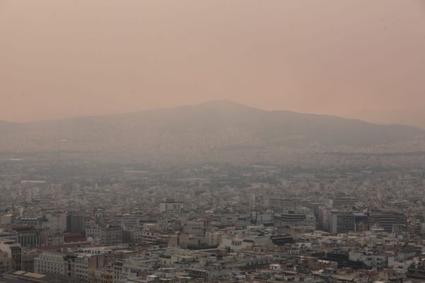 Καύσωνας: Αποπνικτική ζέστη και αφρικανική σκόνη την Παρασκευή – Στους 42 ο υδράργυρος
