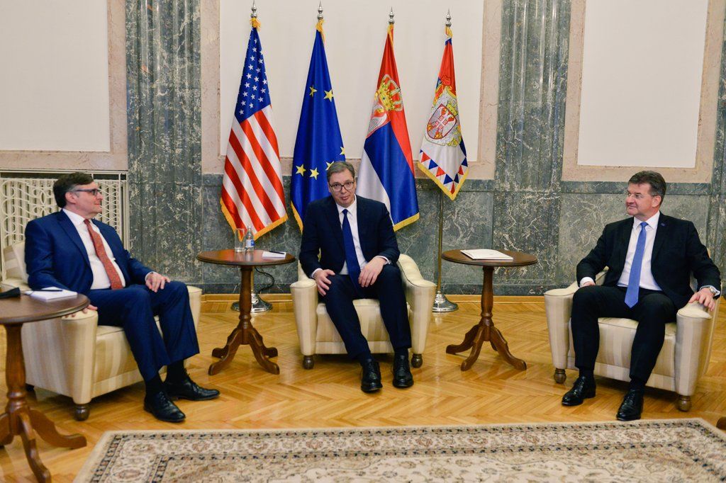 Βαλκάνια: Επανεκκινεί ο διάλογος Σερβίας – Κοσόβου υπό την αιγίδα της ΕΕ