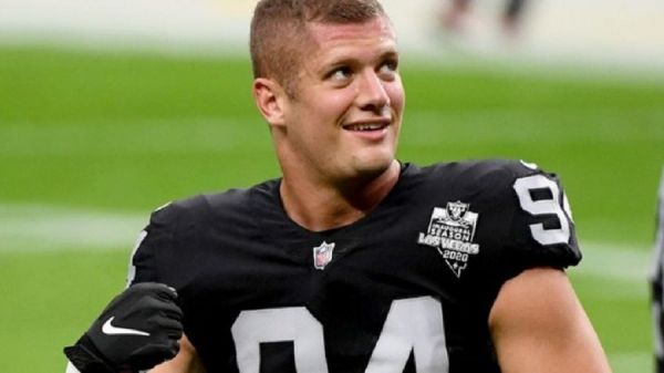 Παίκτης του NFL αποκάλυψε ότι είναι ομοφυλόφιλος