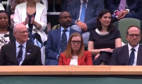 Γουίμπλετον: Θεατές έφεραν σε «δύσκολη θέση» την επιστήμονα που ανέπτυξε το Astrazeneca