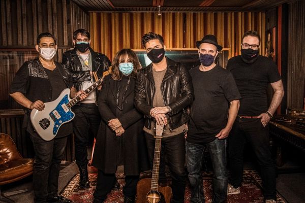 Ο Θοδωρής Μαραντίνης στην παρέα του Mega Star