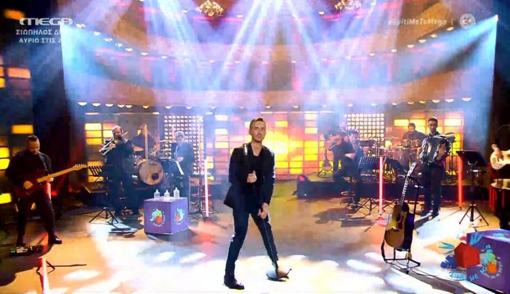 Σπίτι με το MEGA: Ξεσηκώνει το κοινό ο Χατζηγιάννης με αγαπημένα τραγούδια