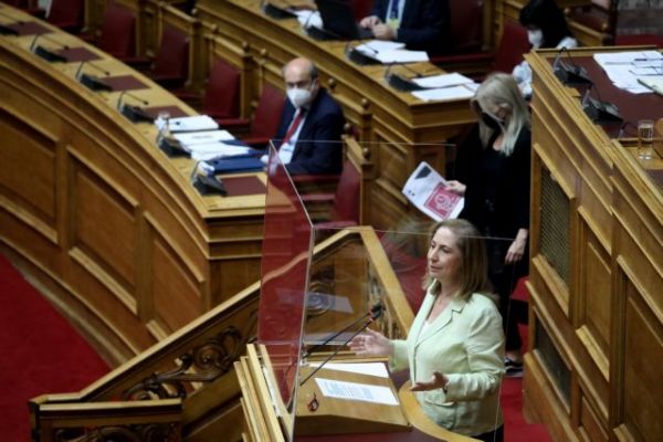 Εργασιακό: Ενστάσεις αντισυνταγματικότητας από ΣΥΡΙΖΑ και ΚΚΕ – Ρελάνς από ΝΔ για εργατοπατερισμό της Αριστεράς