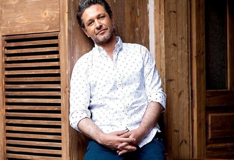 Άγριες Μέλισσες: Ο Αιμίλιος Χειλάκης ξεκίνησε τα γυρίσματα – Πρώτες φωτογραφίες