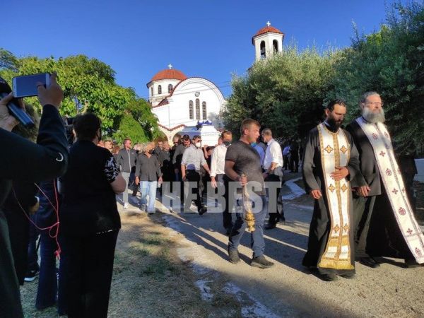 Τάσος Μπερδέσης: Ο σπαραγμός της μητέρας του πυγμάχου στην κηδεία