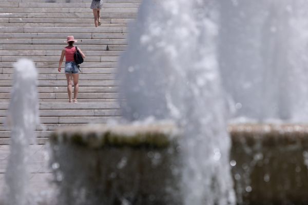 Καιρός: «Καμίνι» και την Πέμπτη η Ελλάδα – Πού θα χτυπήσει 40άρια