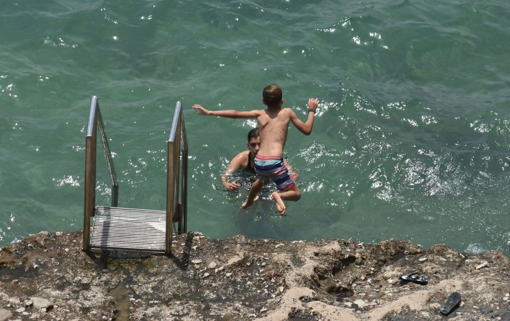 Καιρός: «Καμίνι» η χώρα για μία εβδομάδα – Ποιες περιοχές θα «χτυπήσουν» 40άρια [Χάρτες]