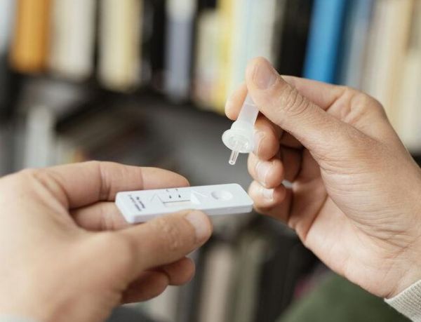 Self test: Τέλος η παραλαβή από τα φαρμακεία – Στο «παιχνίδι» μπαίνουν τα σούπερ μάρκετ