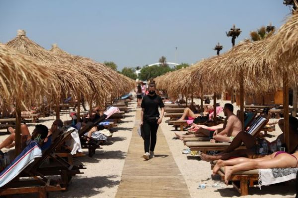 Κοροναϊός: Σε πορεία αποκλιμάκωσης το τρίτο κύμα – Τι προβλέπουν οι επιστήμονες