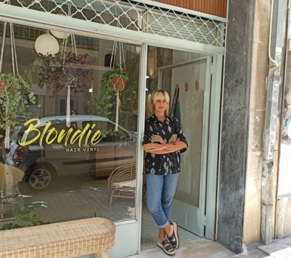 Το Blondie θέλει να μας χαρίσει τα μαλλιά των ονείρων μας – και να μας θυμίσει τον ήχο του βινυλίου