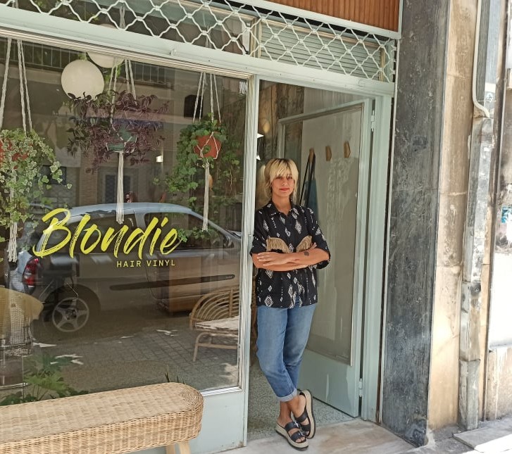 Το Blondie θέλει να μας χαρίσει τα μαλλιά των ονείρων μας – και να μας θυμίσει τον ήχο του βινυλίου