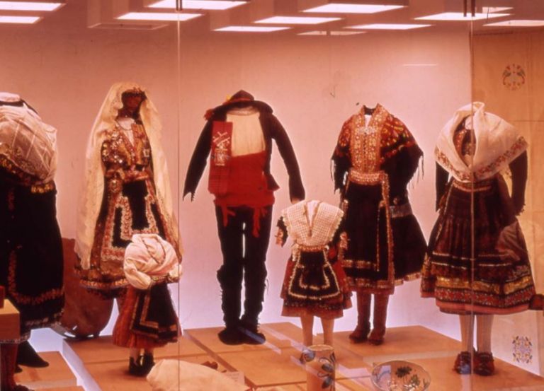 Η ιστορία της ισπανικής μόδας σε μια νέα έκθεση