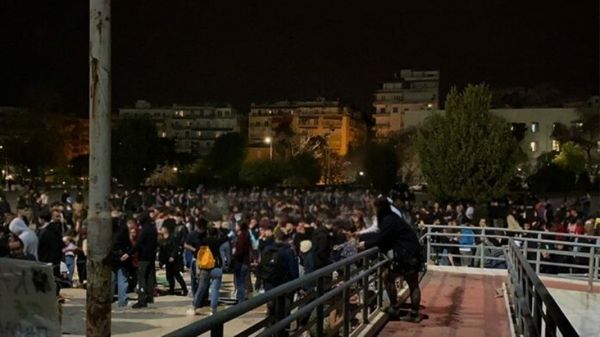 Θεσσαλονίκη: Αστυνομική έρευνα για τα κορονοπάρτι στο ΑΠΘ μετά από αναφορά του πρύτανη