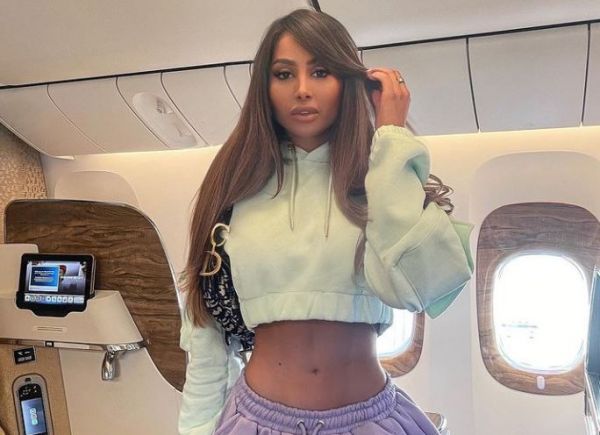 Ντεμέκ Influencer: Έβγαζε φωτογραφίες στην business class αλλά ταξίδευε economy