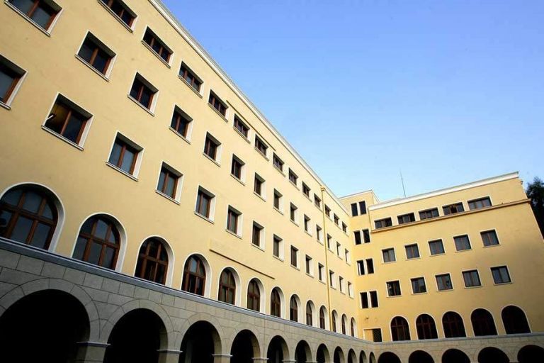 Επίθεση με βιτριόλι στη Μονή Πετράκη: Ποιοι είναι οι τραυματίες Μητροπολίτες