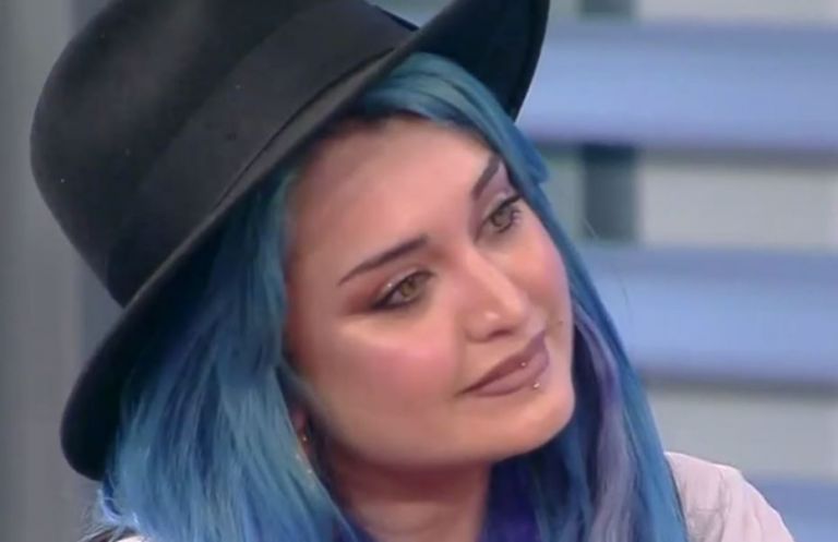 Κατερίνα Πεφτίτση: «Έβλεπα τον εαυτό μου στον καθρέφτη και ντρεπόμουν»