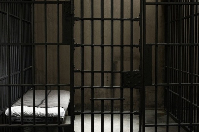 «Έντονη ανησυχία» για τις συνθήκες κράτησης και τον υπερπληθυσμό στις γαλλικές φυλακές