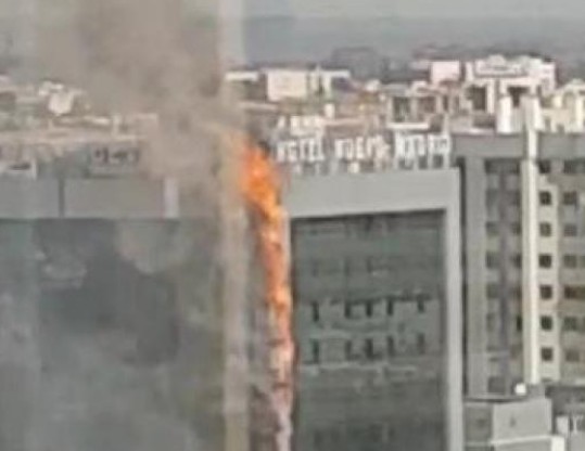Ισπανία: Μεγάλη φωτιά σε ξενοδοχείο στη Μαδρίτη – Εικόνες που κόβουν την ανάσα