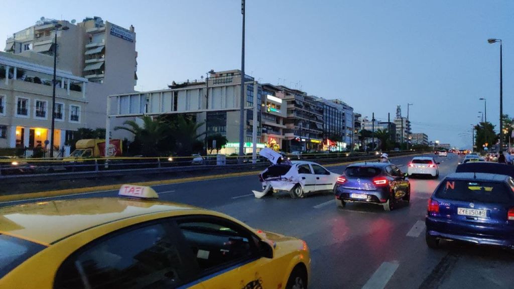 Τροχαίο στην άνοδο της Συγγρού στο ύψος του MEGA – Δύο τραυματίες [Βίντεο]