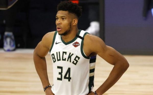 Ο «άγνωστος» Γιάννης Αντετοκούνμπο: Συνέντευξη με τον Ισπανό δημοσιογράφο, που έγραψε βιβλίο για τη ζωή του