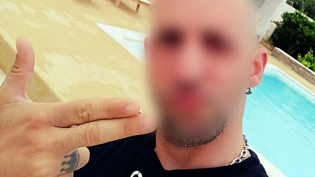 Ηλιούπολη: Προκλητικό μήνυμα του αστυνομικού-μαστροπού για «δολοφόνους αστυνομικούς»