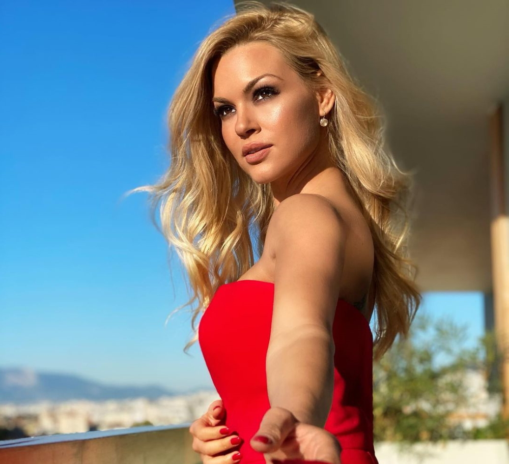 Βίκυ Κάβουρα: «Δεν μπορώ να καταλάβω γιατί λένε πως αλλάζω τους άντρες σαν τα πουκάμισα»