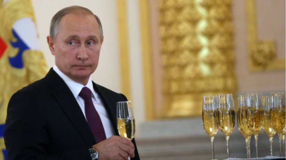 Ρωσία: Ξεμένουν από... σαμπάνια οι ρωσικές ελίτ