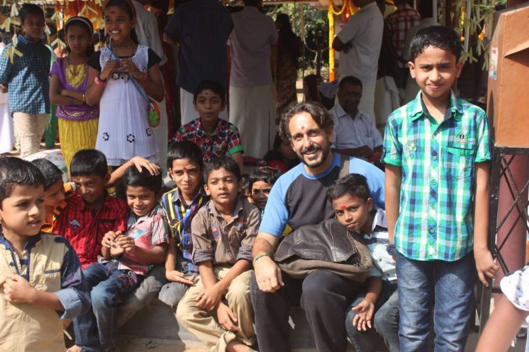 Ιωάννης Κουλάνης: Από το κάμπριο και το Καματερό, στο άσραμ και τον Κόσμο