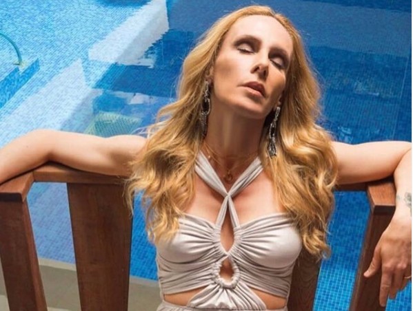 Εβελίνα Παπούλια: Φωτογραφίζεται με την κόρη της και η ομοιότητα τους είναι τεράστια