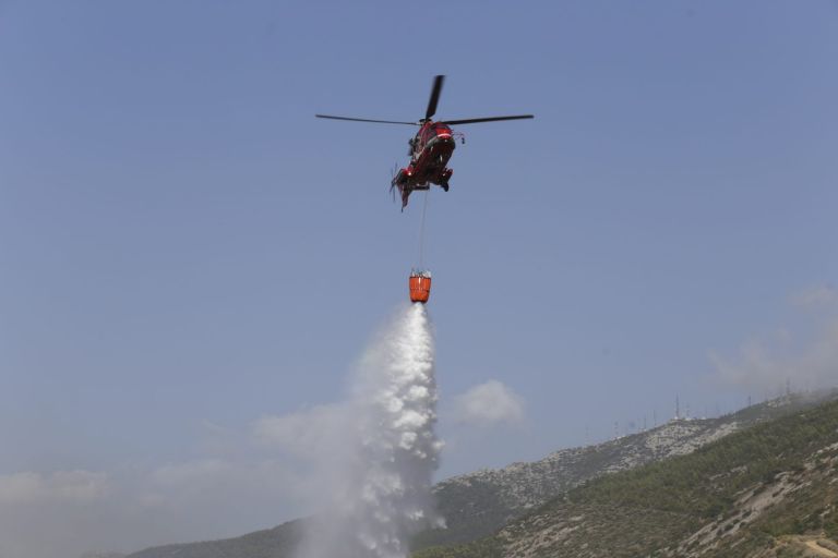 Κρήτη: Μεγάλη φωτιά σε δύσβατη περιοχή στον Αποκόρωνα