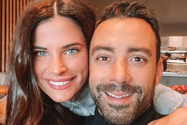 Χριστίνα Μπόμπα – Σάκης Τανιμανίδης: Το σαλόνι τους έχει γίνει παιδική χαρά