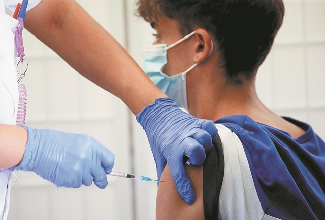 Κοροναϊός: Κρίσιμη εβδομάδα για τους υποχρεωτικούς εμβολιασμούς