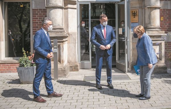 Διχασμός στην ΕΕ για τους υποχρεωτικούς εμβολιασμούς