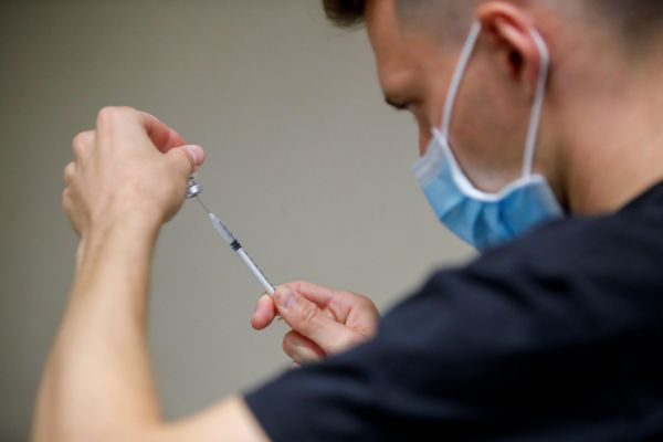 Κοροναϊός: Ακόμη κι αν κολλήσουν covid οι εμβολιασμένοι δεν κινδυνεύουν με σοβαρή νόσηση
