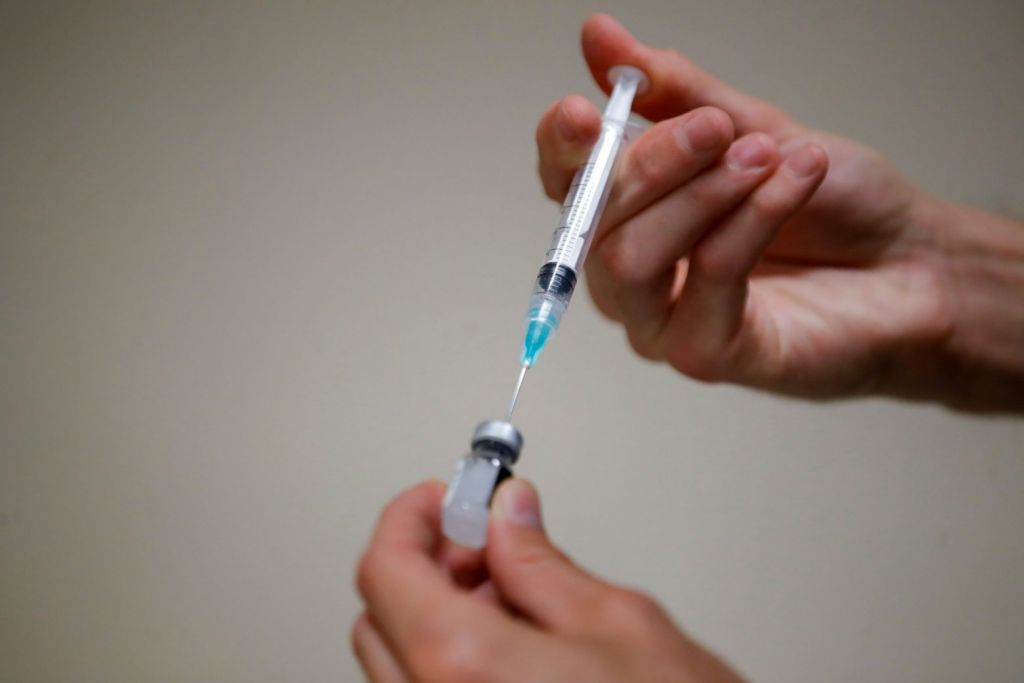Κοροναϊός: Οι φαρμακοβιομηχανίες καλούνται να επεκτείνουν τις μελέτες ασφαλείας για τον εμβολιασμό παιδιών