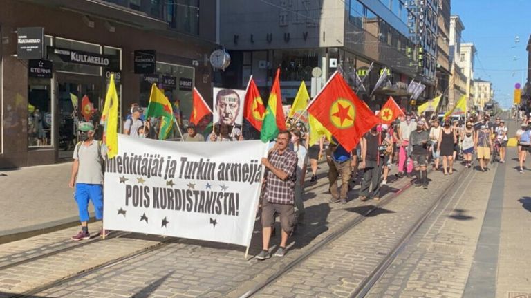 Παρίσι: Διαδήλωση κατά της τουρκικής εισβολής στο βόρειο Ιράκ