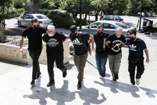 Ηλιούπολη: Τι κατέθεσε η σερβιτόρα που έσωσε τη 19χρονη – «Μου τα εξομολογήθηκε κλαίγοντας»