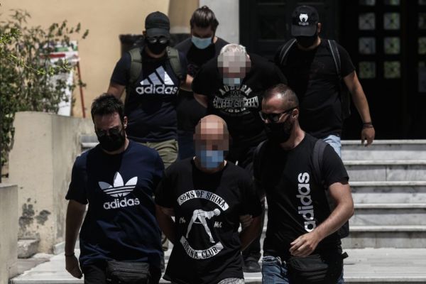 Ηλιούπολη: Ζούσε μια κόλαση από 11 ετών η 19χρονη – Ποιος είναι ο αστυνομικός που την εξέδιδε