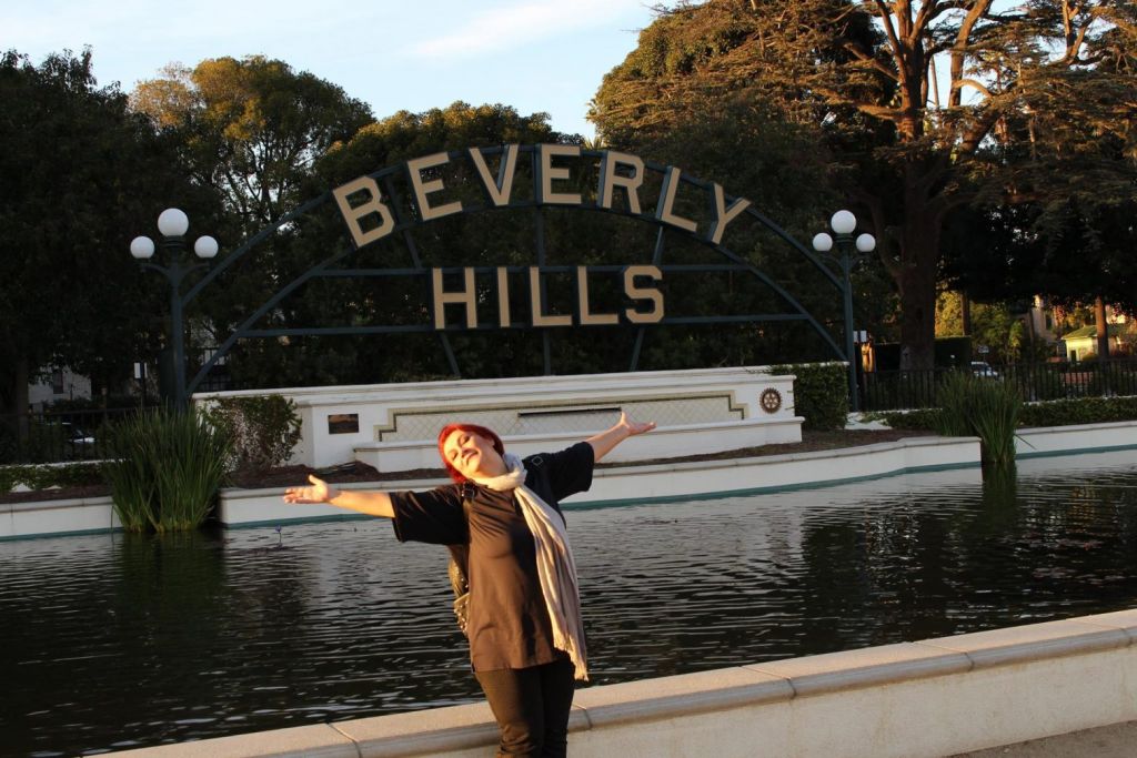 … εκεί που, ακόμα, κελαηδάει τ’ αηδόνι