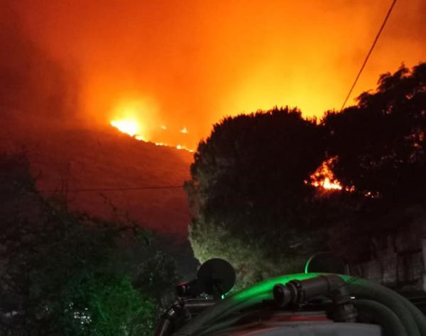 Κεφαλονιά: Νύχτα «κόλαση» – Ενισχύθηκαν οι πυροσβεστικές δυνάμεις για την κατάσβεση της φωτιάς