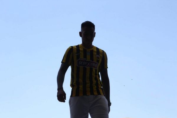 ΑΕΚ: Φόρεσε την «κιτρινόμαυρη» ο Αραούχο