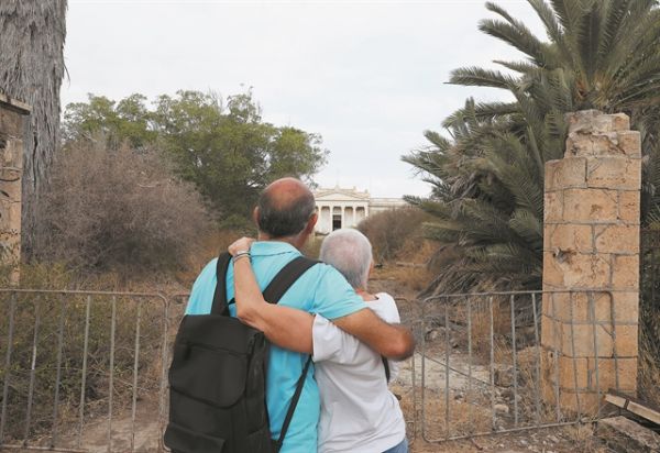 Αμμόχωστος: Ο Ερντογάν για τσάι στην πόλη την όμορφη,που τη σκυλεύει ο στρατός του